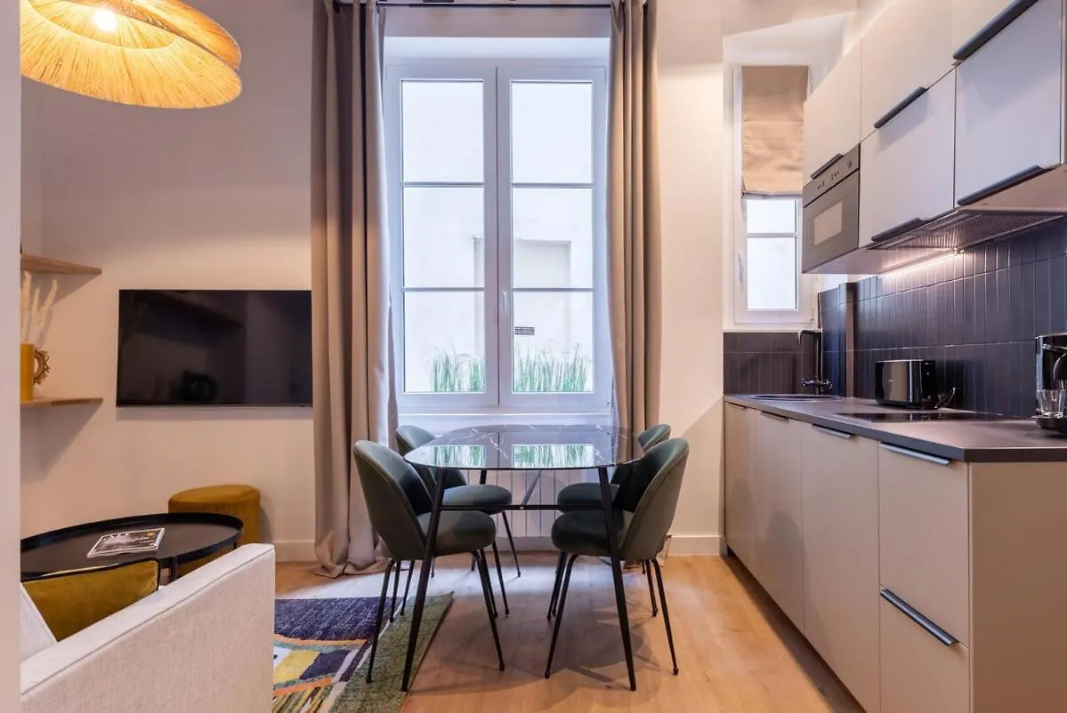 Parisian Luxury Living Rue Dauphine Saint-Germain-Des-Pres Apartment